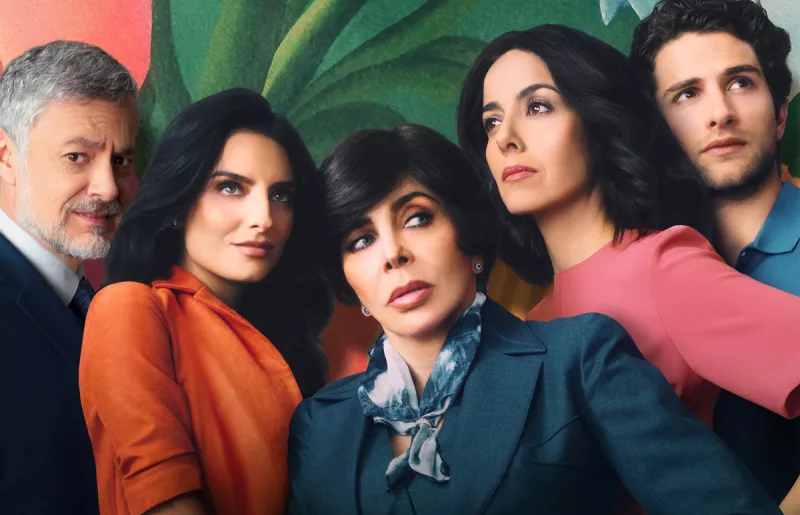 La-Casa-De-Las-Flores-Trailer-00