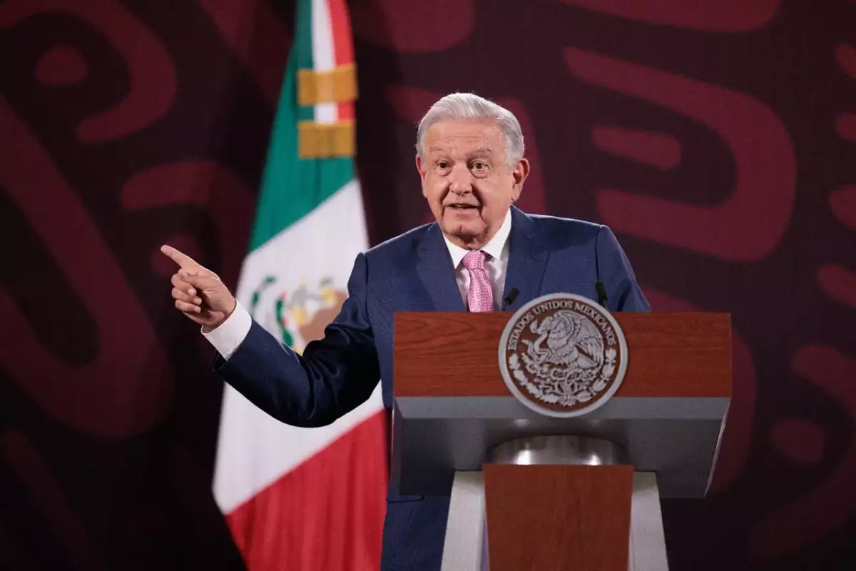 AMLO pide no triangular deportaciones