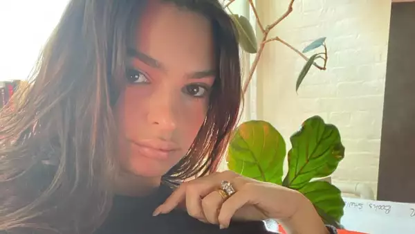 Emily Ratajkowski