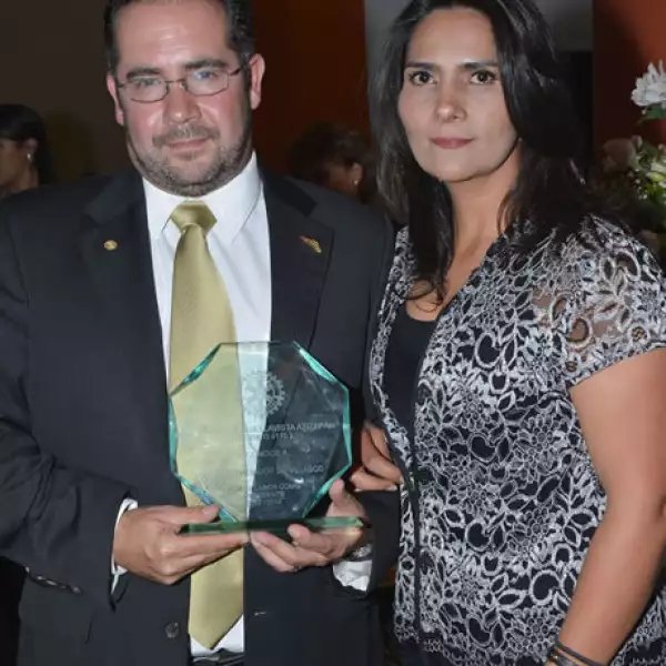 Vicente Salvador,Yunein Lama