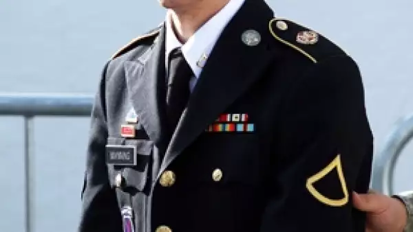 Oliver Stone, Russell Brand, Peter Sarsgaard, Maggie Gyllenhaal, Tom Morello, Wallace Shawn, son algunos que han decidido mostrar su apoyo a este soldado juzgado por compartir videos confidenciales.