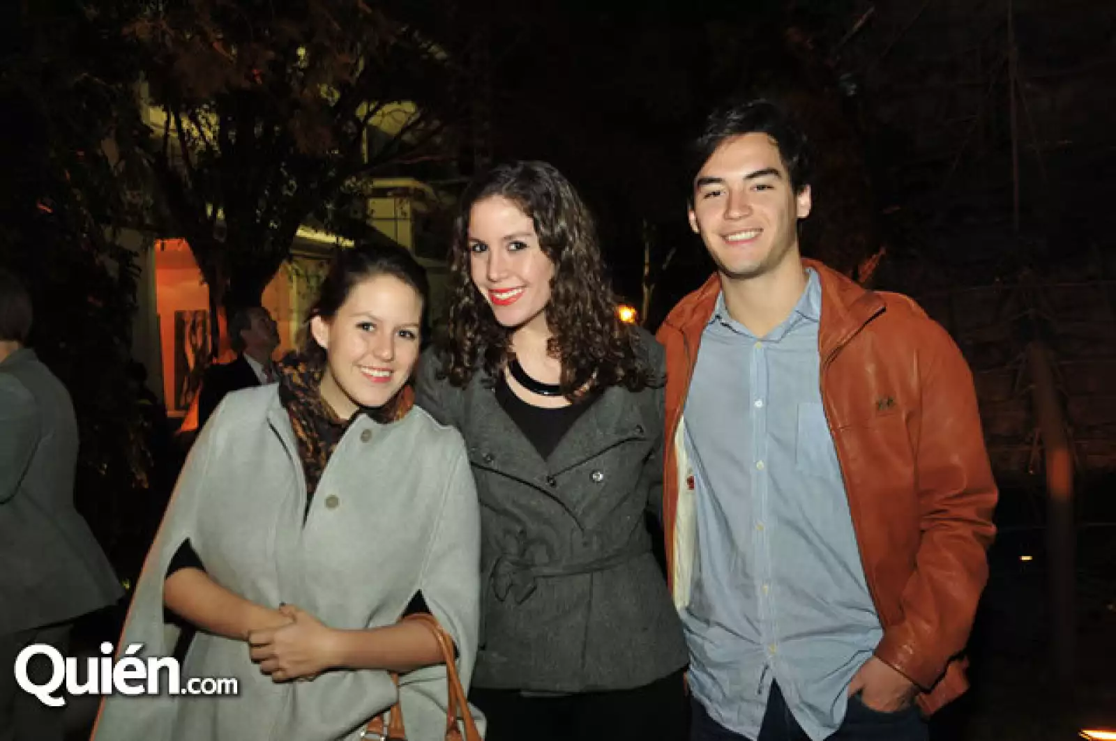 Amanda y Michelle Guggenbuelh con Santiago Hernández