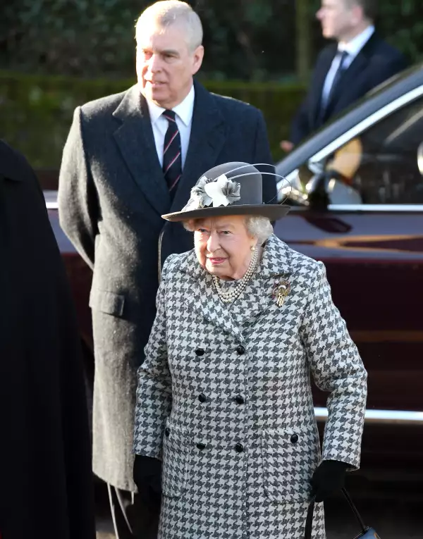 Reina Isabel II y el príncipe Andrés