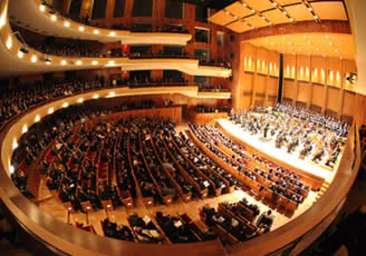 El Teatro del Bicentenario tiene cinco pisos con capacidad para recibir a 1,595 espectadores. (Foto: Cortesía Gobierno de Guanajuato)