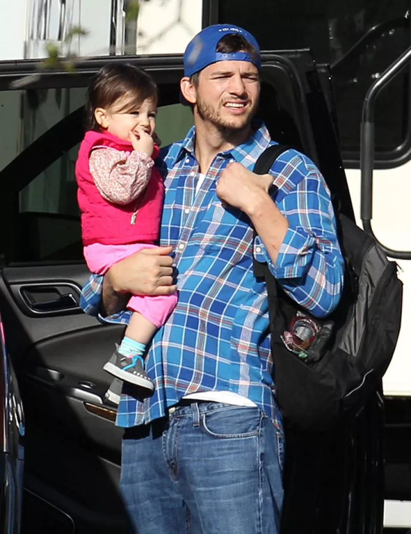 Como buen papá, el actor llevó a la pequeña de un año a visitar a Mila mientras graba la película ‘Bad Moms’.