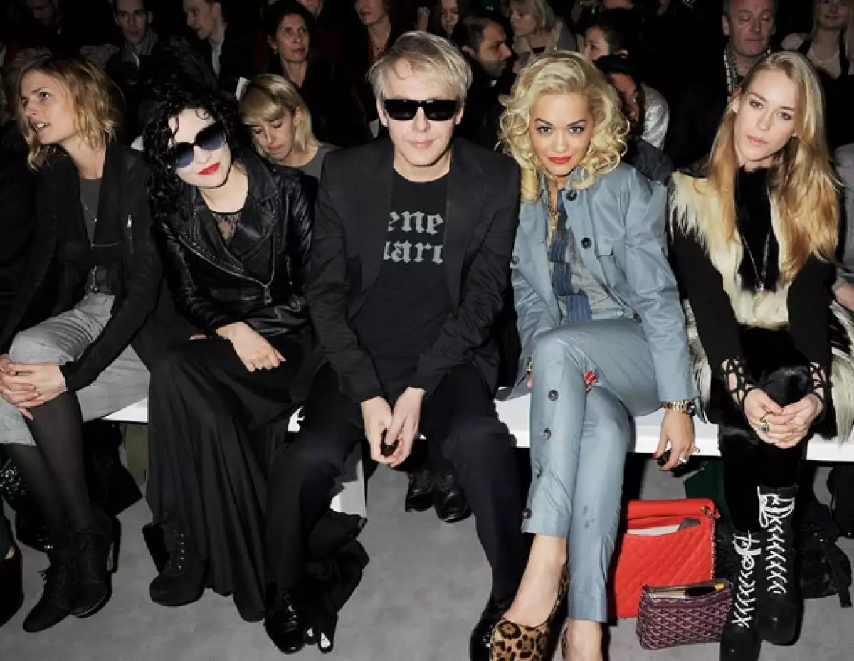 Rita Ora en el desfile de Vivienne Westwood.