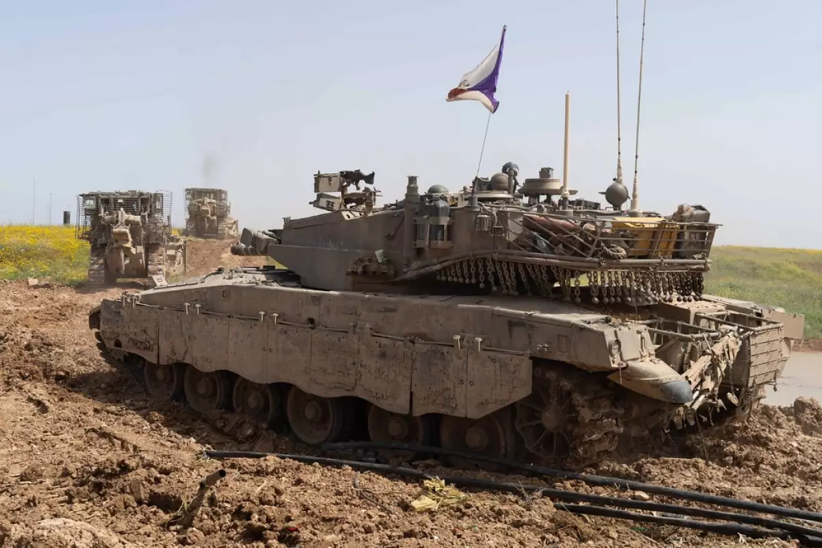 Esta imagen de entrega publicada por el ejército israelí el 31 de marzo de 2024 muestra a las tropas israelíes operando en la Franja de Gaza en medio de las continuas batallas entre Israel y el grupo militante palestino Hamas.