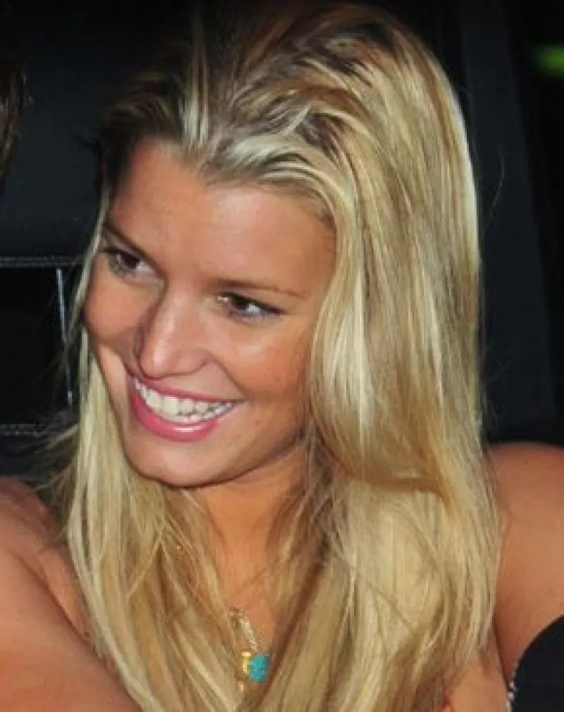 La cantante sabe de que el amor puede terminar mal, en la más reciente edición de la revista Glamour dijo de los rompimientos que es como si alguien de la familia hubiera muerto.