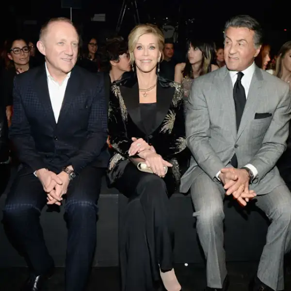 Sylvester Stallone al lado de Jane Fonda y François Pinault.