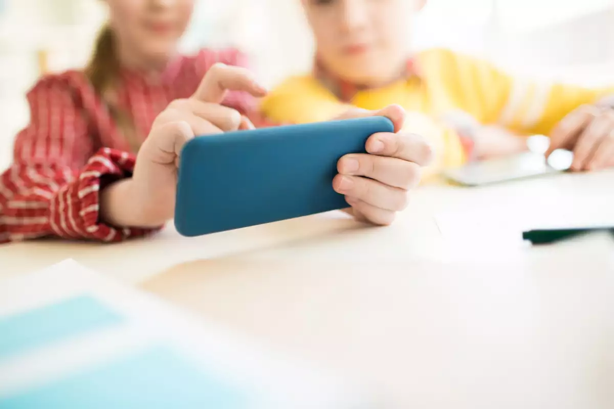 Smartphones' y niños, un binomio de difícil gestión: ¿a qué edad