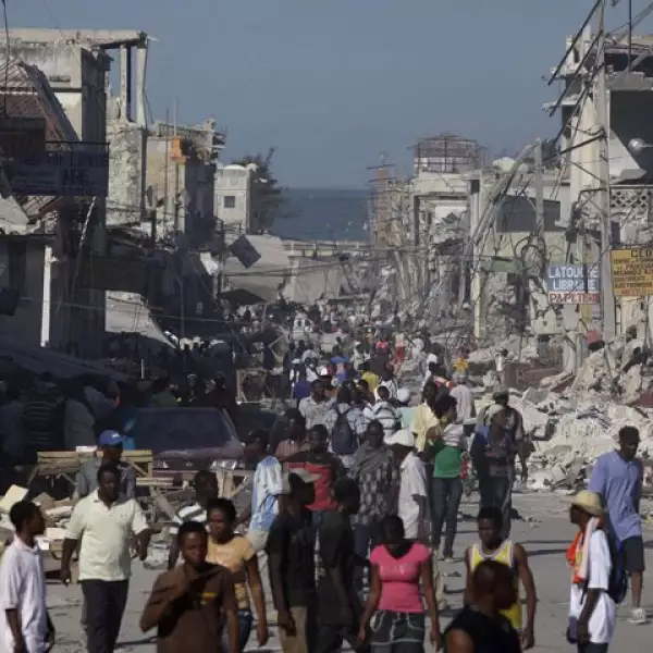 El BM ofreció 100 millones y el Fondo Monetario Internacional la misma cifra.