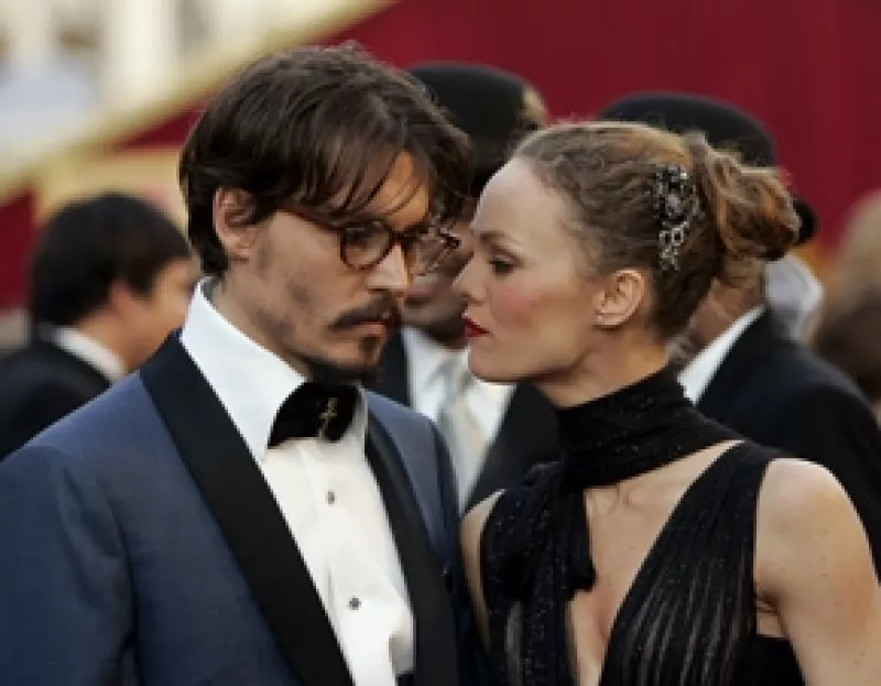 Johnny ha negado en numerosas ocasiones estar viviendo una crisis en su relación, pero los rumores sobre el mal estado en que podría encontrarse la pareja siguen ocupando titulares.