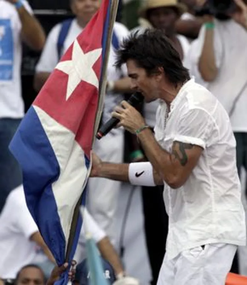 El cantante reconoció estar impactado por el éxito del megaconcierto que brindó la víspera junto a otros artistas en La Habana.