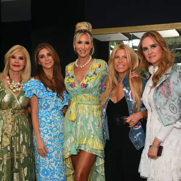 HILDA CALDERON DESFILE