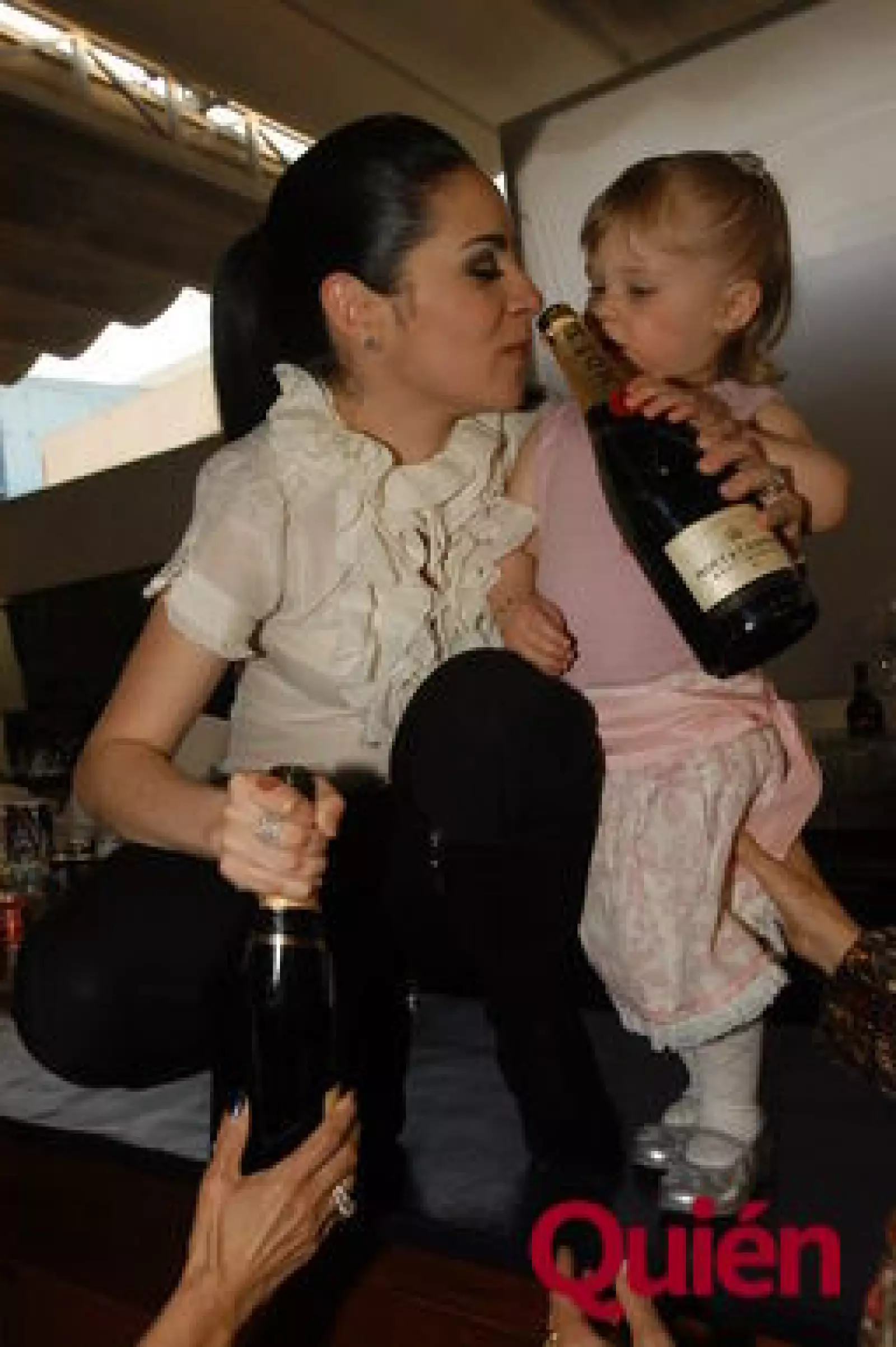 Paulina Madrazo, Cassandra Flores