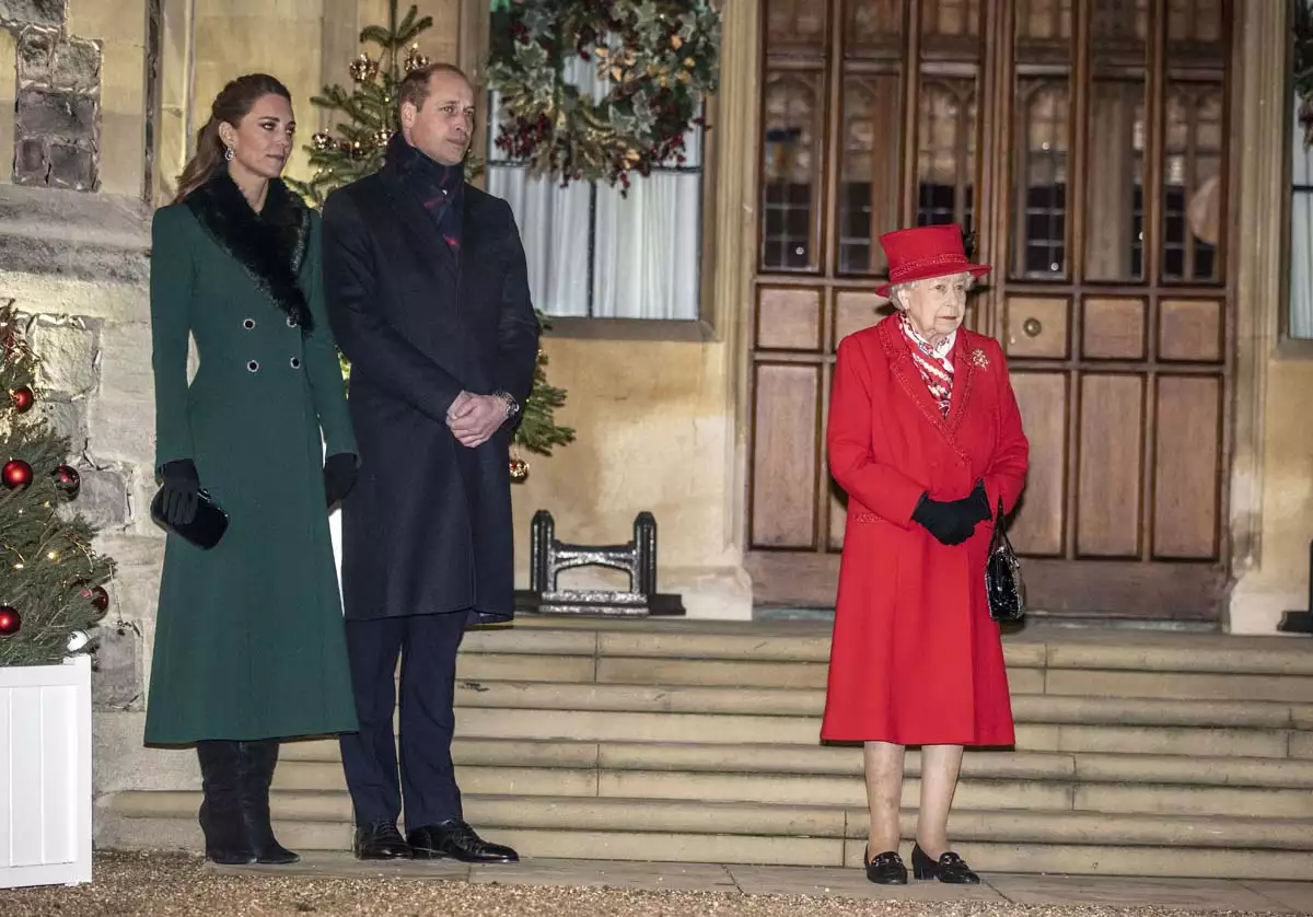 Kate Middleton, príncipe William y la Reina Isabel II