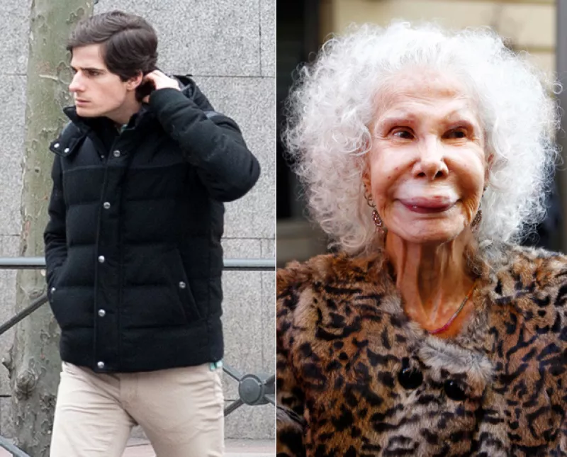 Después de su padre, Carlos de Alba él será el próximo duque. Tiene 24 años y dicen, era el favorito de Cayetana.