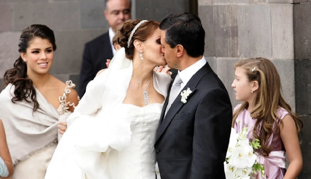 La pareja se dio el sí, acepto, se juraron amor eterno en la Catedral de Toluca frente a amigos, familiares y algunos miembros del gabinete del gobernador mexiquense.