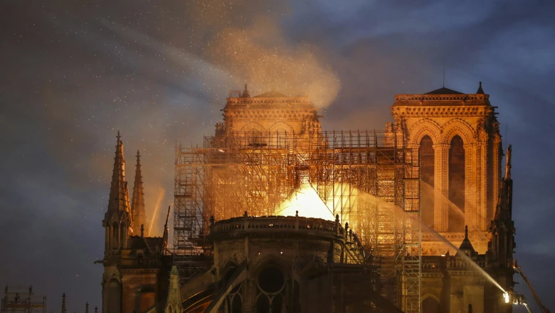 Incendio Notre Dame-1