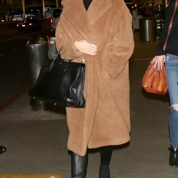 Rosie Huntington-Whiteley at LAX International Airport, Los Angeles, USA - 07 Dec 2017