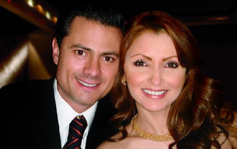 El gobernador del Estado de México y la actriz Angélica Rivera sostienen un romance desde junio de este año, desde entonces es la pareja más buscada por los medios en nuestro país.