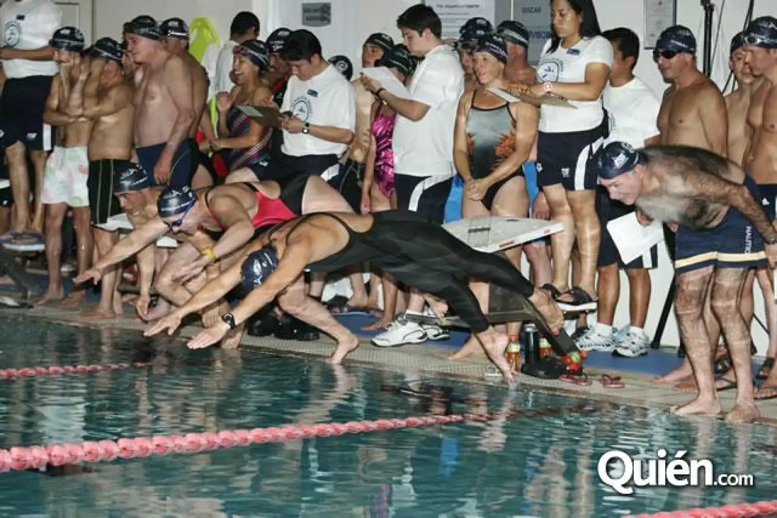 La Vuelta al  Mundo Nadando
