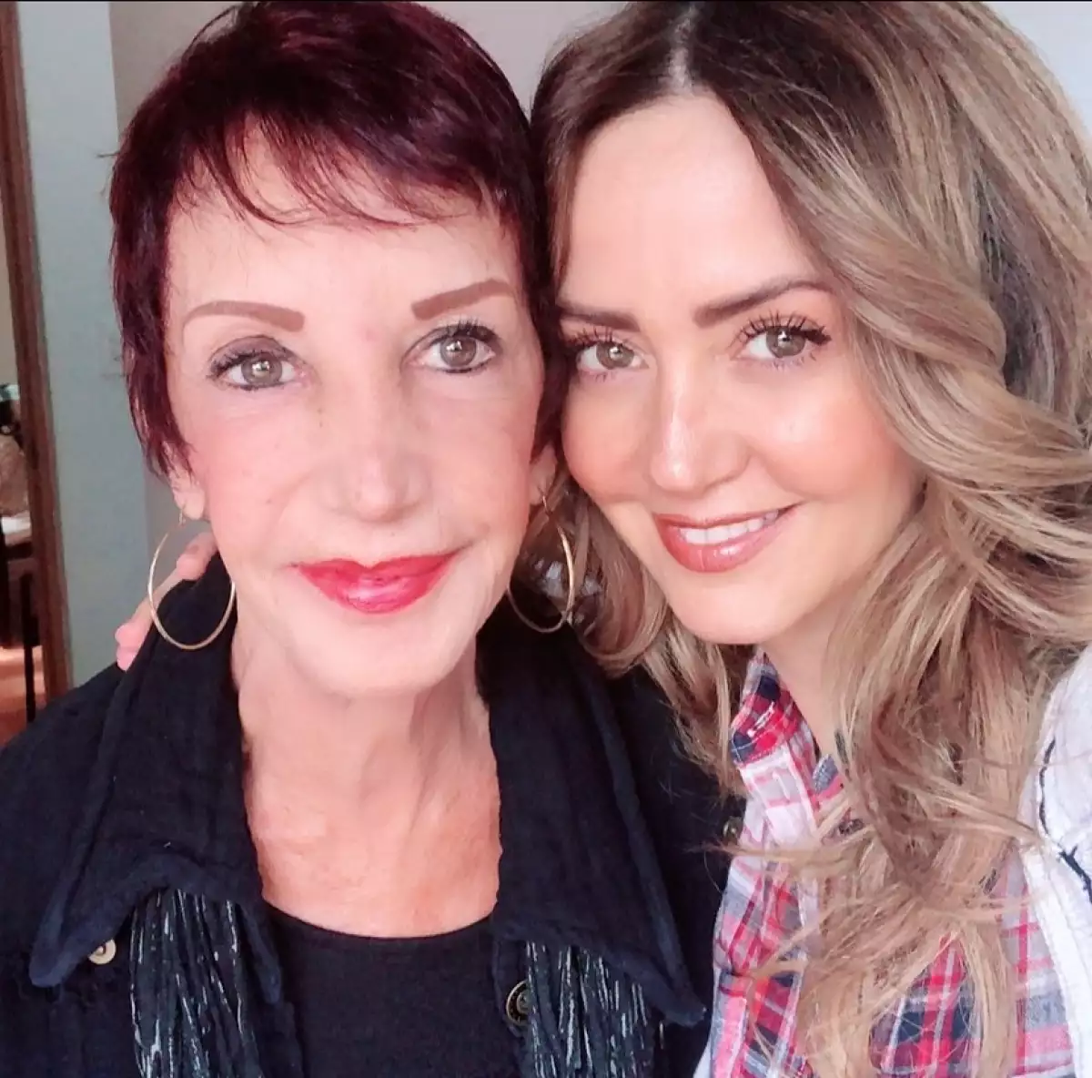 Isabel Martínez y Andrea Legarreta