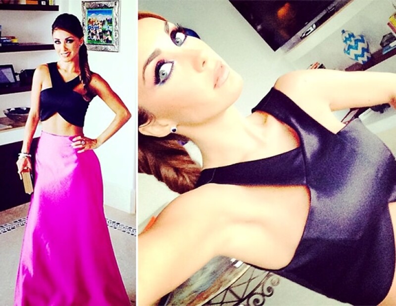 Anahí antes de partir al evento se tomó unos minutos para compartir su increíble look en redes sociales.