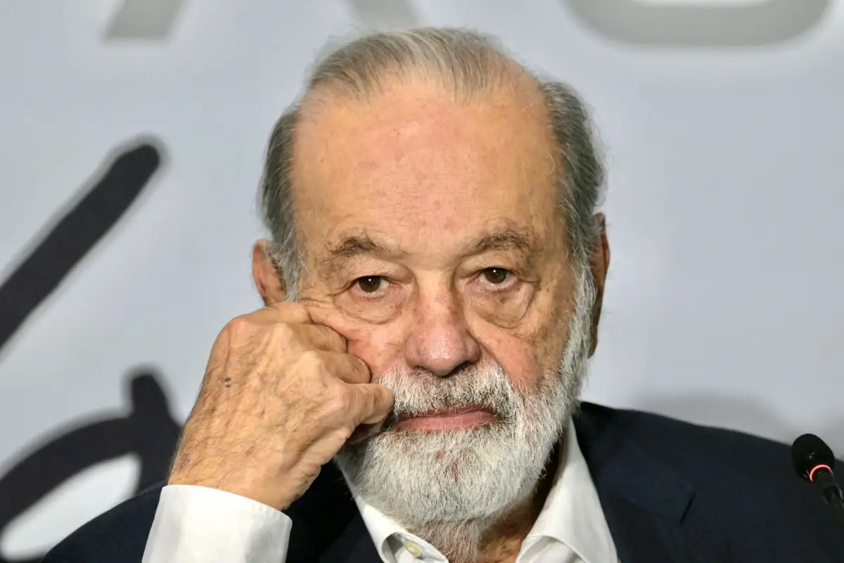 Carlos Slim no solo gana millones, sus empresas también pagan una fortuna en impuestos al SAT 