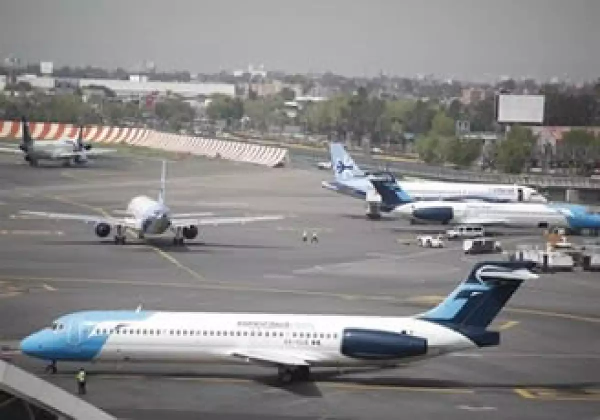 La aerolínea garantizó el servicio a quienes compraron boletos hasta este miércoles. (Foto: AP)