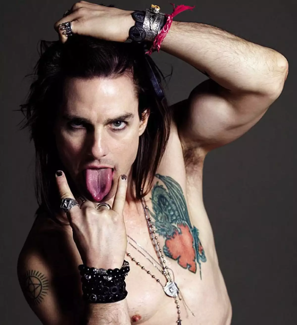 El actor estadounidense aseguró que la imagen que tuvo que adoptar en su nuevo papel en la película ‘Rock of Ages', aterroriza a su hija.