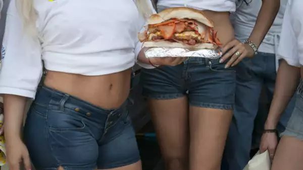 La XI edición de la Feria de la Torta arrancó este miércoles en la Delegación Venunstiano Carranza del DF con una oferta de más de 700 propuestas de este platillo que los comensales podrán degustar hasta el 3 de agosto.