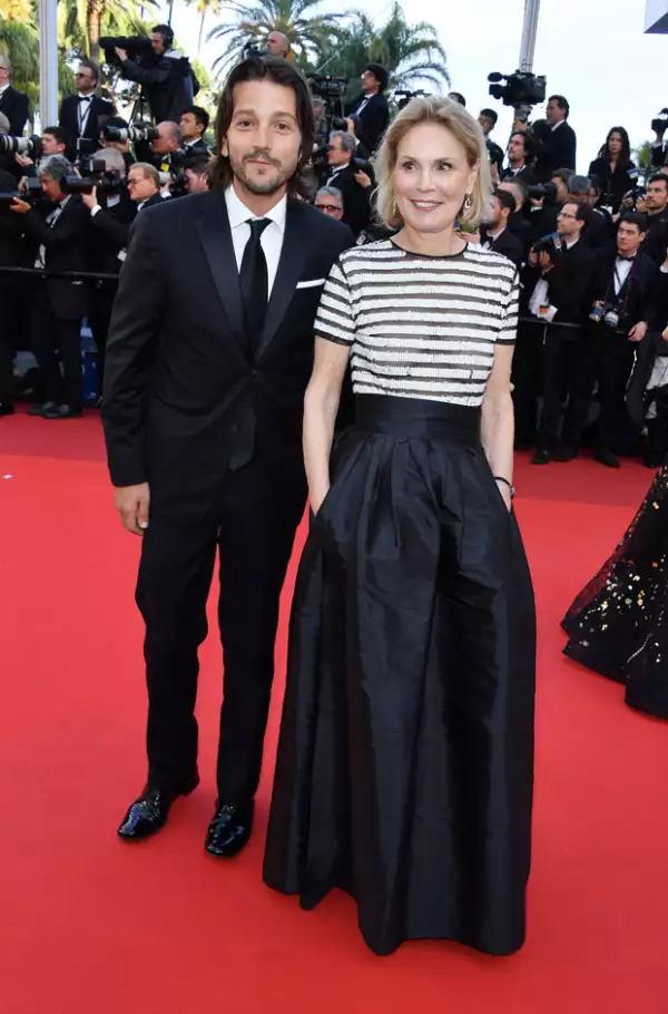 Diego Luna se encuentra en la premiación como miembro del jurado.