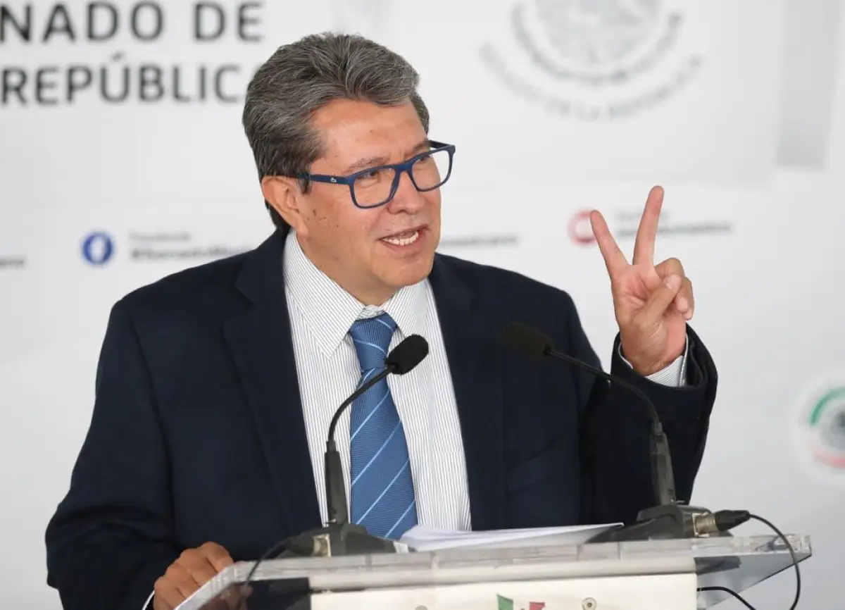 ricardo monreal en conferencia.jpeg