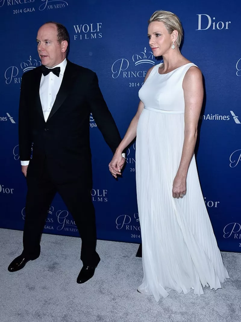 La princesa lució un admirable estilo durante la entrega de los premios Princesa Grace 2014: un diseño Christian Dior corte imperio favoreció su silueta de embarazada.