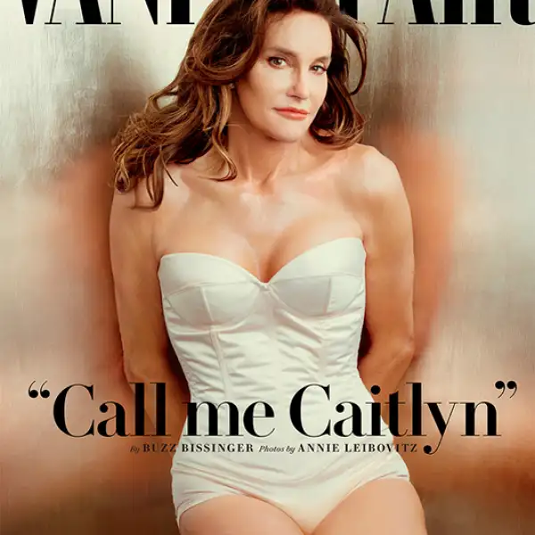 2015 también fue el año del destape del ex atleta olímpico Bruce Jenner como Caitlyn Jenner. Esta portada lanzada a mitad de año causó euforia en todo el mundo.