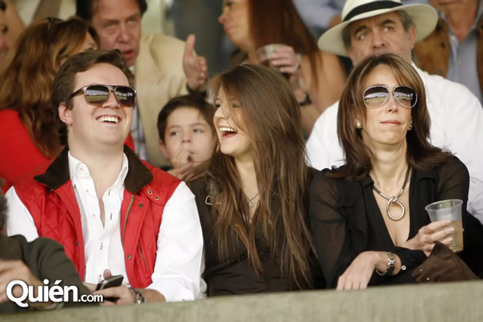 Bruno Flores,Karla Flores,María Asunción Arambuzabala