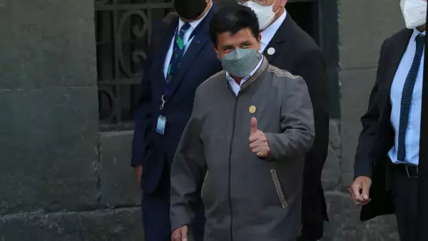 El presidente de Perú, Pedro Castillo, llega a un encuentro bilateral con el presidente de Chile, Gabriel Boric, en Santiago, Chile. 