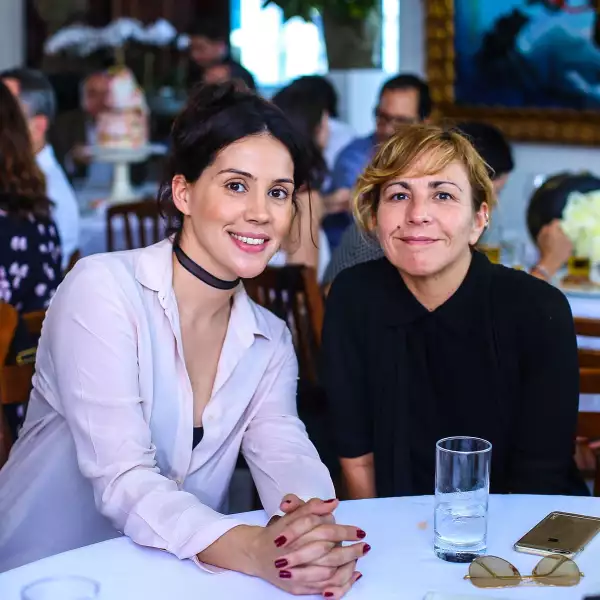 Comida de los patronos de arte de la Bienal