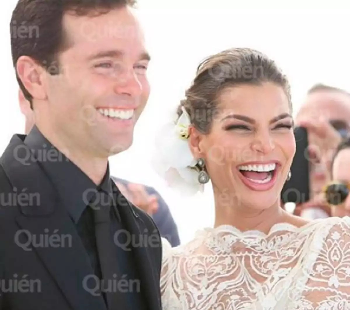 Después de siete meses de relación, la pareja se dio el "Sí" en Los Cabos, acompañados de sus familiares y amigos. ¡Aquí la historia de una de las bodas más esperadas del año!