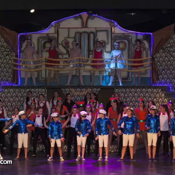 Triana junto con total exercise and dance