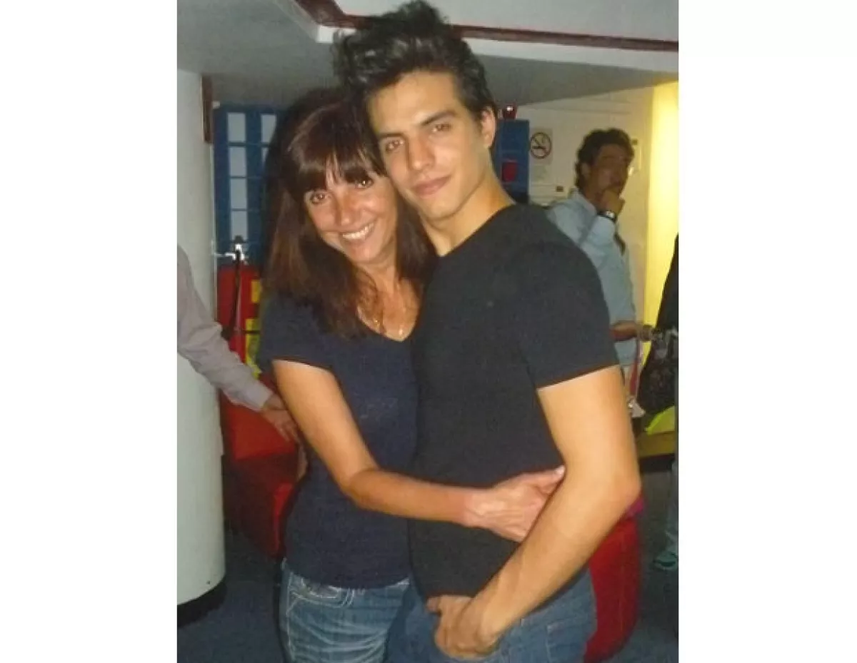 Vadhir no pudo ocultar la emoción por la visita sorpresa de su mamá.
