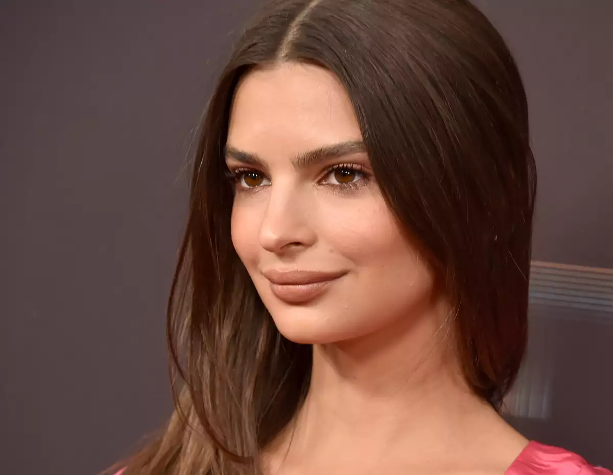 Emily Ratajkowski