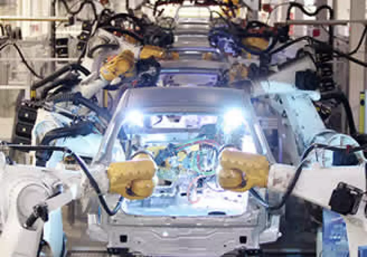 El sector automotriz podría crecer este 2010, advierte la AMIA. (Foto: AP)