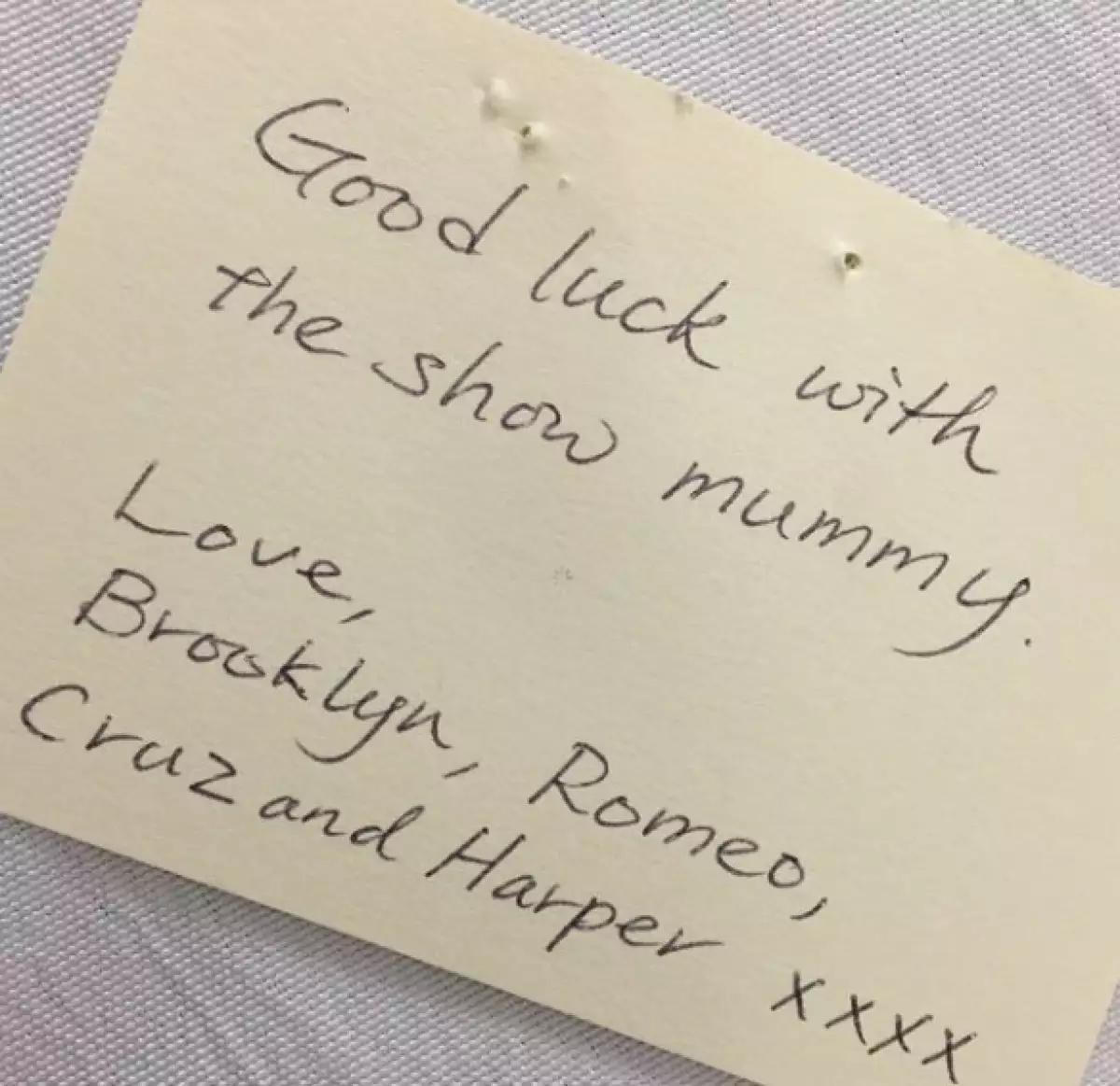 Con una nota fue como sus hijos le demostraron su cariño.