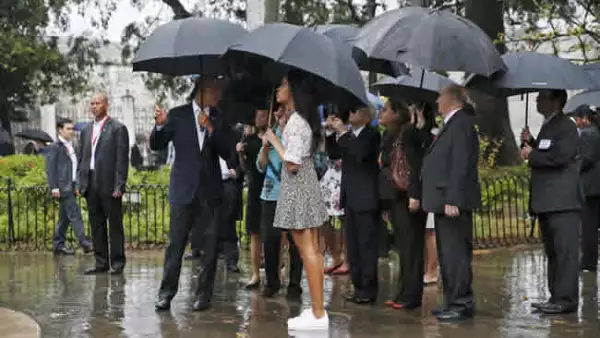 La lluvia incesante no impidió el recorrido por la parte más antigua de la capital, la Plaza de Armas.