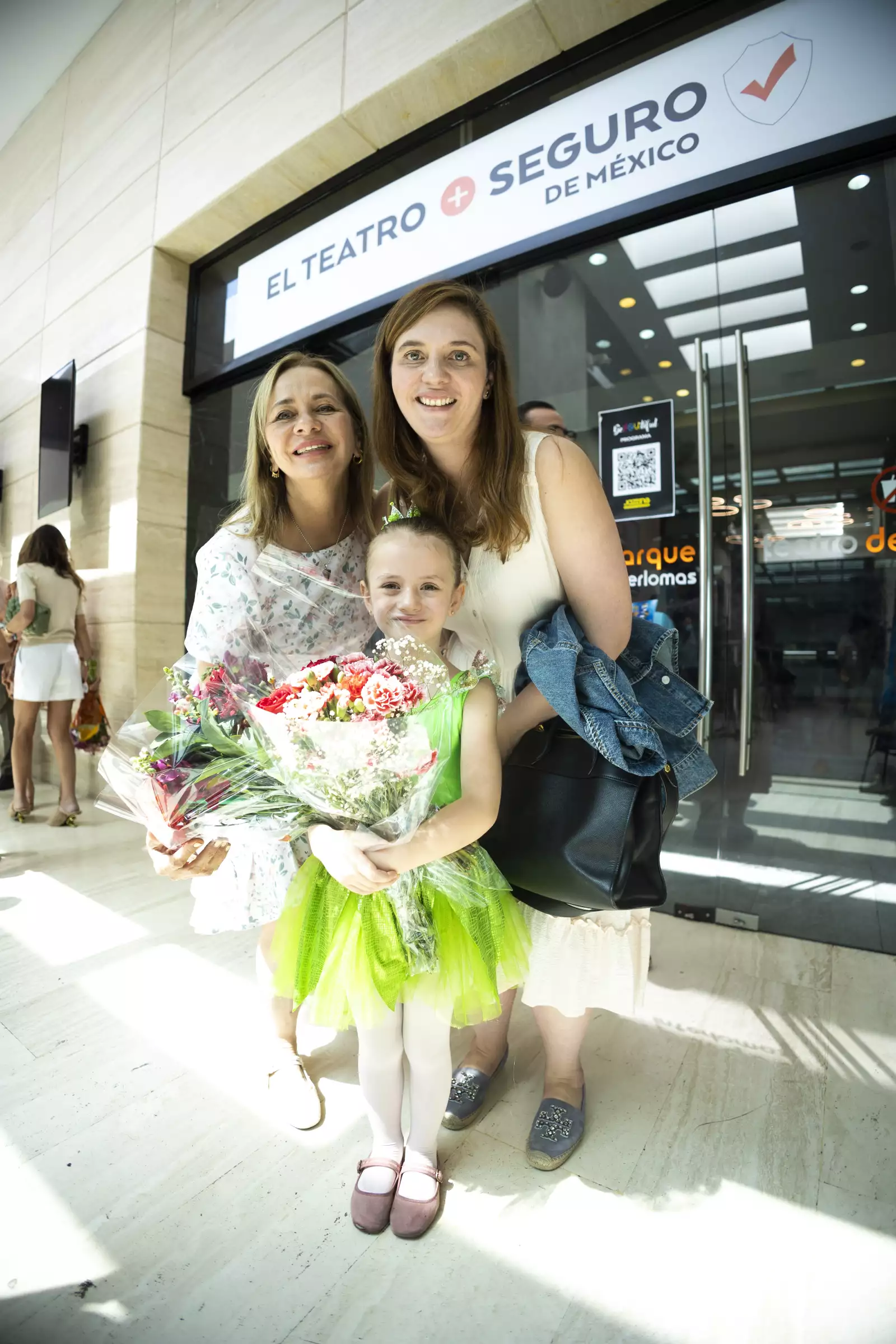 Rosa, Mariana y Emilia Lozano.JPG