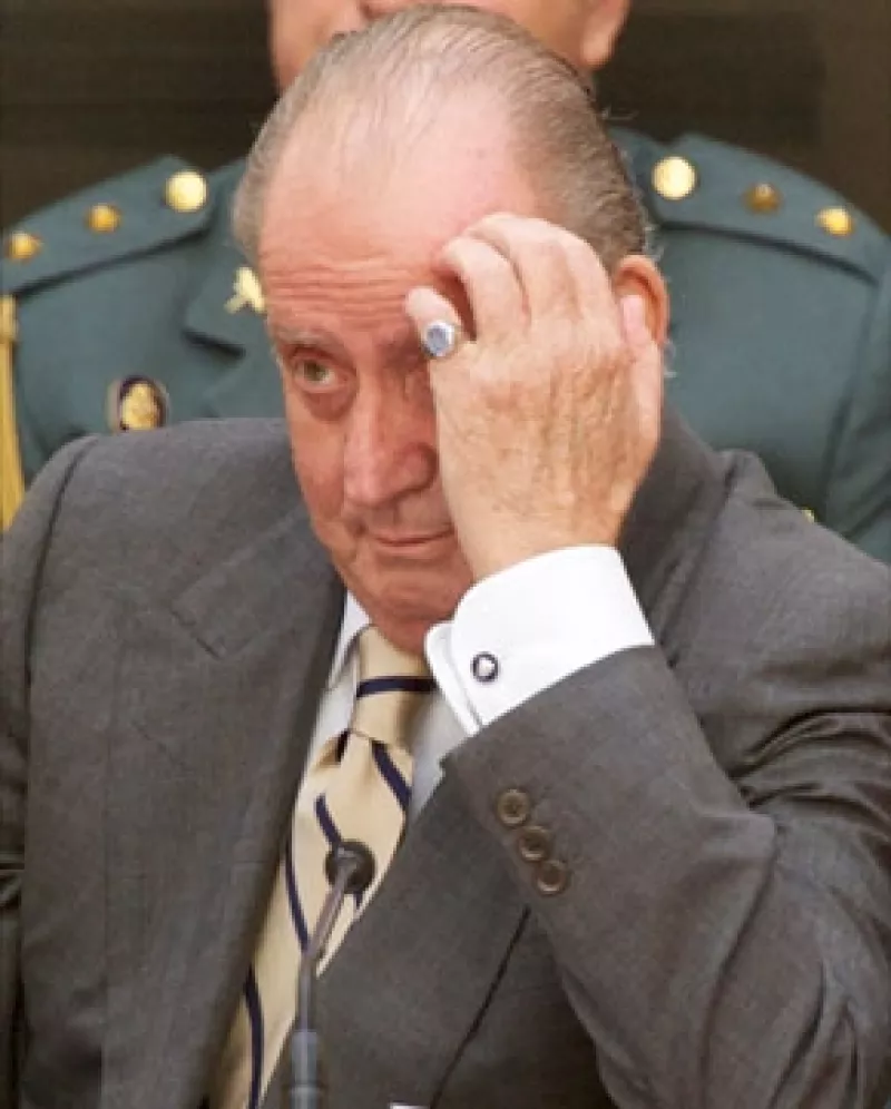 Albert Solá e Ingrid Sartiau quieren que el monarca se someta a una prueba de ADN así como piden ser reconocidos.