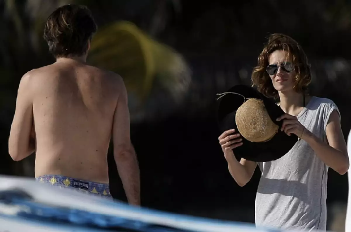 Se dice que Adriana se separó de Juan Villalonga por el tiempo que éste pasaba fuera de casa.