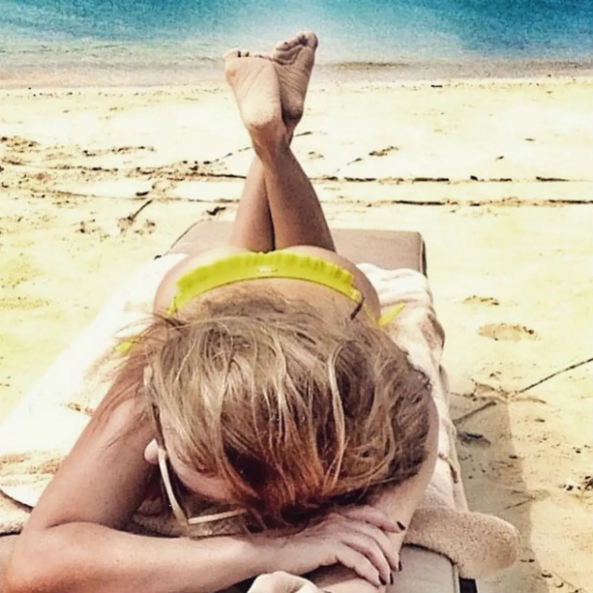 Érika muestra su figura de envidia en sus fotos en bikini.